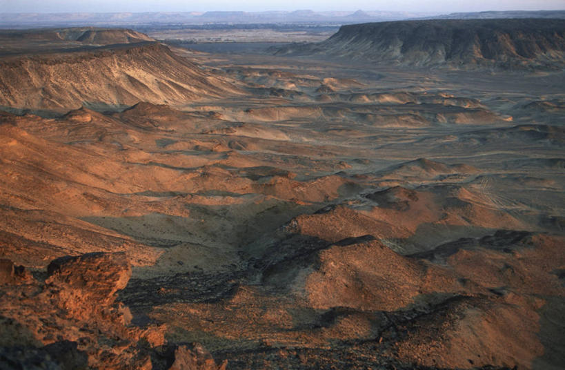 无人,横图,俯视,室外,白天,旅游,度假,美景,峡谷,埃及,地平线,地形,景观,娱乐,风景,自然,享受,休闲,景色,放松,摄影,宁静,中东,岩层,自然风光,野地,地质学,自然地理,岩石,彩图,高角度拍摄,巴哈瑞亚绿洲,利比亚沙漠