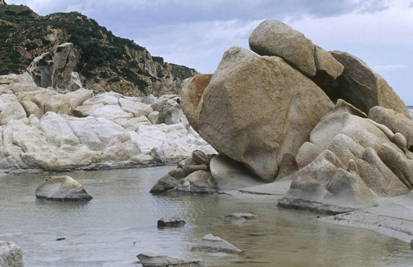 无人,横图,室外,白天,旅游,度假,石头,美景,山,水,意大利,地形,海岸线,景观,娱乐,风景,自然,享受,休闲,景色,放松,摄影,宁静,花岗岩,岩层,自然风光,卡利亚里,撒丁岛,自然地理,岩石,彩图