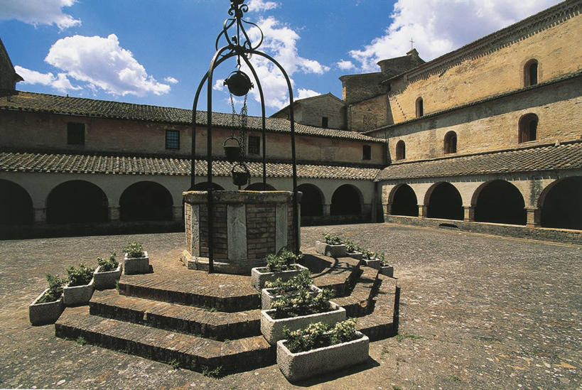 无人,横图,室外,白天,建筑,日光,意大利,庭院,历史,台阶,地标建筑,摄影,井,基督教,意大利文化,柱廊,马尔凯大区,彩图