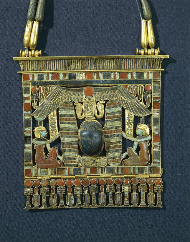 无人,竖图,特写,项链,珠宝,蓝色背景,金属,天牛,黄金,古代,摄影,复杂,古埃及文明,古代文明,圣甲虫,美术工艺,彩图,影棚拍摄,天青石,贵重宝石