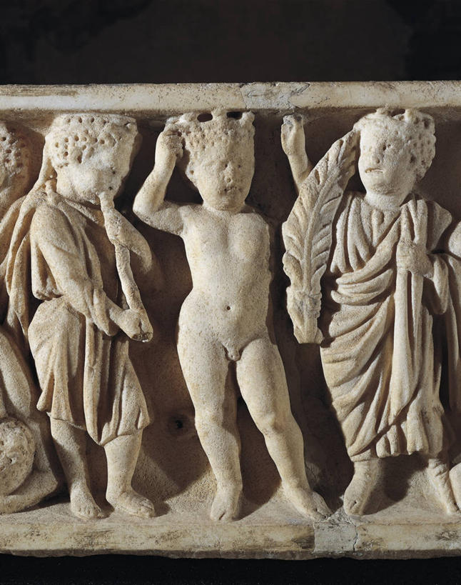 无人,竖图,雕塑,黑色背景,长袍,古罗马,古代,童年,摄影,长笛,草本,石棺,月桂叶,香叶,天竺桂,香桂叶,桂叶,美术工艺,月桂,彩图,影棚拍摄,浅浮雕