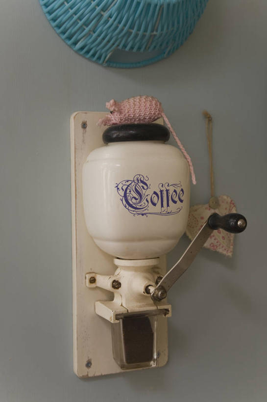 无人,竖图,室内,特写,白天,厨房,电器,工具,设备,英格兰,物品,冲泡,摄影,家电,家用电器,咖啡机,磨粉,切尔滕汉姆,彩图,清除,压粉,装粉,装裱