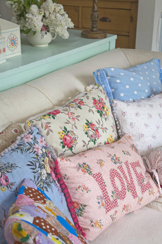 无人,竖图,室内,白天,纺织品,花纹,装饰,现代,英格兰,粉色,摄影,多样,起居室,软垫,式样,信函,切尔滕汉姆,彩图,爱