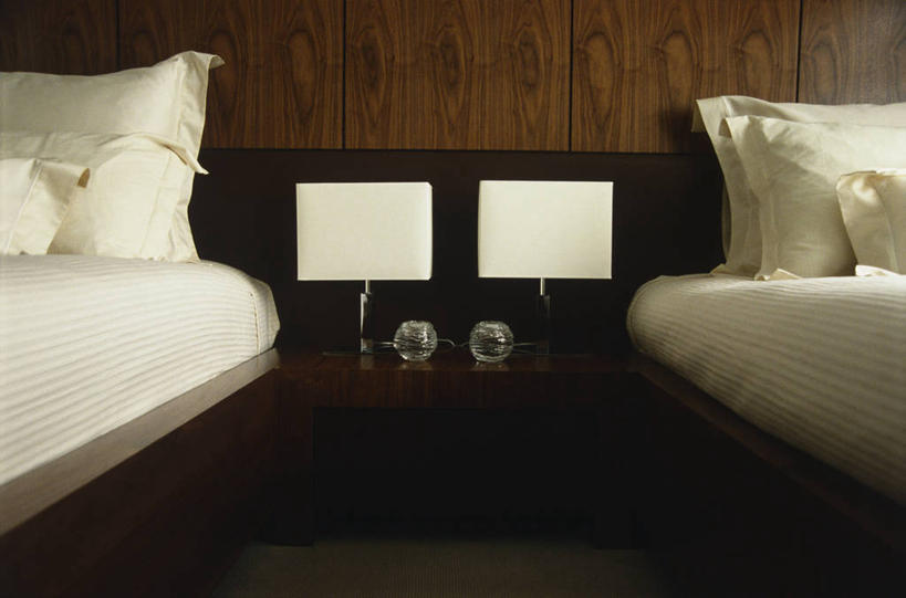 无人,横图,室内,白天,建材,床,卧室,建筑,木制,材料,木板,木材,墙,床上用品,现代,英格兰,灯,木柴,白色,摄影,建造,木料,彩图,装裱