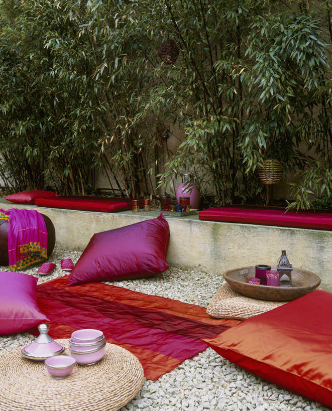 无人,竖图,彩色,室外,白天,家具,纺织品,吊挂,悬挂,装饰,灯笼,毛毯,毯子,长椅,庭院,院子,挂,餐盘,现代,英格兰,座位,纺织,粉色,垫子,夏天,温暖,橙色,摄影,生活方式,五颜六色,华丽,修饰,色彩斑斓,点缀,住房,柳条,种族,沙砾,五彩缤纷,衬托,美观,雅致,雅观,软垫,五彩斑斓,五光十色,摩洛哥文化,彩图,缎子