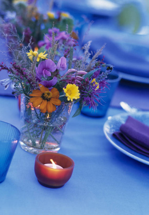 无人,竖图,室外,特写,美景,桌子,花瓶,景观,饮食,蓝色,自然,黄昏,插花,花束,景色,放松,摄影,生活方式,宴会,自然风光,休闲活动,彩图,对焦