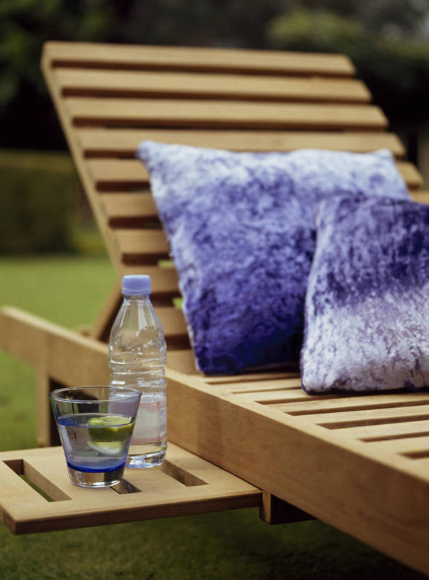 无人,竖图,室外,特写,白天,美景,植物,躺椅,庭院,景观,小吃,饮食,座位,自然,纯净水,夏天,景色,摄影,生活方式,自然风光,软垫,天鹅绒,休闲椅,彩图,对焦