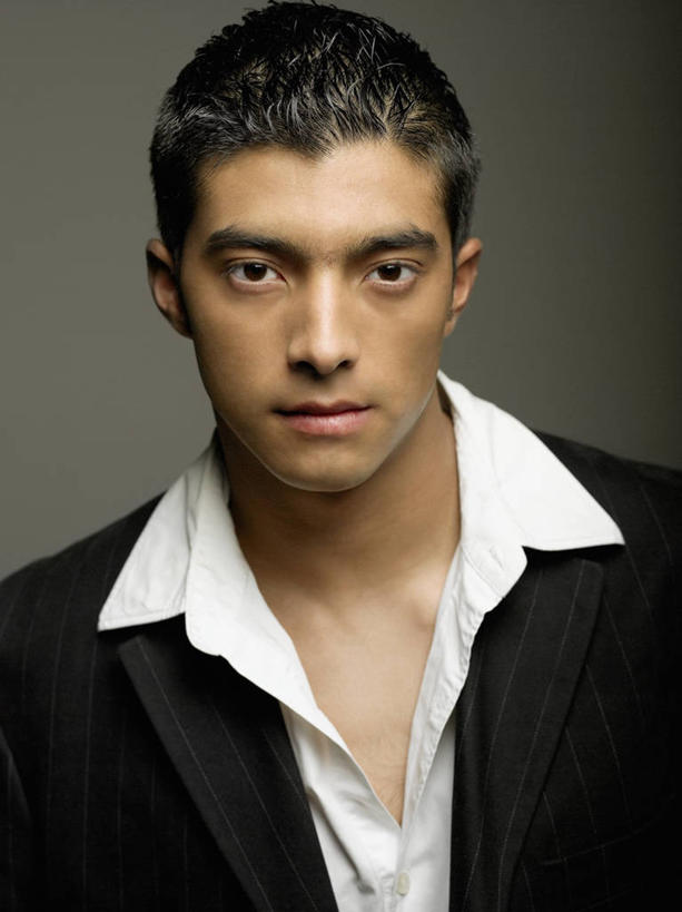 西方人,成年人,脸,头,脸颊,头发,一个人,竖图,室内,特写,白色背景,正面,衬衫,信心,欧洲,欧洲人,仅一个男性,仅一个人,图像,休闲装,外套,肩膀,仅一个年轻男性,衣服,白色,黑色,概念,思考,摄影,种族,肖像,视角,构图,男人,男性,年轻男性,白种人,年轻人,头部,脸部,脸蛋,面部,外衣,彩图,影棚拍摄,时空,开领