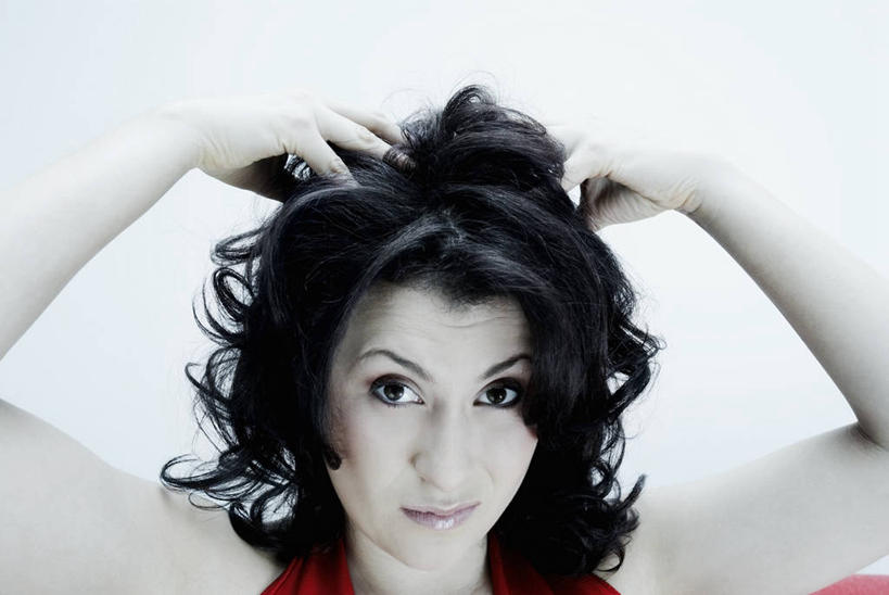 西方人,成年人,脸,头,脸颊,头发,一个人,摸,横图,阶调图片,室内,特写,白色背景,正面,欧洲,欧洲人,仅一个年轻女性,仅一个女性,仅一个人,抚摸,图像,肩膀,白色,黑色,概念,愤怒,摄影,悲伤,伤心,难过,种族,肖像,视角,挫败,悲哀,构图,哀痛,悲戚,悲痛,年轻女性,女人,女性,白种人,年轻人,头部,脸部,脸蛋,面部,触摸,接触,彩图,影棚拍摄