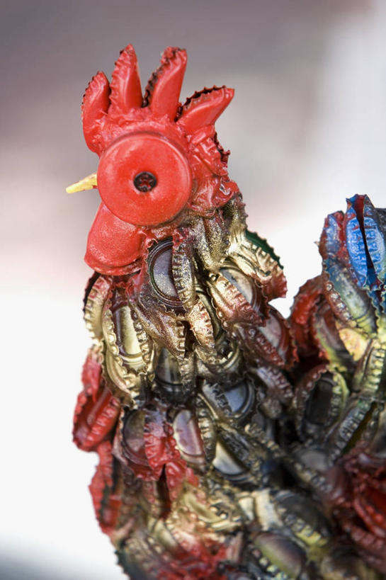 无人,竖图,室外,特写,白天,庸俗,鸡,雕塑,艺术,装饰,雕刻,雕像,图像,家禽,一个,动物,瓶子,工艺品,概念,瓶盖,摄影,牲畜,单个,纪念,美术,创造力,主题,陈列,功能,美学,构图,公鸡,彩图,时空