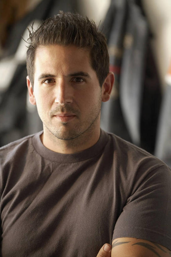 西方人,成年人,脸,头,脸颊,一个人,人群,竖图,室内,特写,正面,时尚,欧洲,欧洲人,图像,纹身,肩膀,概念,摄影,年龄,专心,主题,肖像,视角,构图,男人,男性,白种人,头部,脸部,脸蛋,面部,彩图,时空,韧性,摆拍