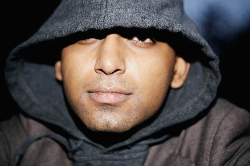 西方人,成年人,脸,头,脸颊,一个人,微笑,横图,室外,特写,白天,运动服,欧洲,欧洲人,仅一个男性,仅一个人,服装,图像,休闲装,肩膀,仅一个年轻男性,衣服,休闲,休闲服,连帽衫,人体,摄影,服饰,种族,主题,肖像,帽衫,构图,男人,男性,年轻男性,白种人,年轻人,头部,脸部,脸蛋,面部,休闲活动,彩图,时空,假笑