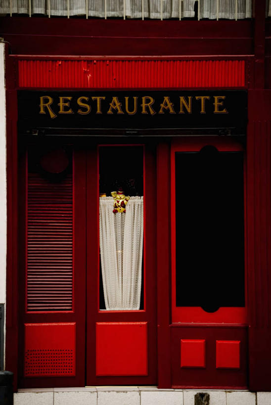 无人,竖图,室外,白天,通讯,窗帘,门,关闭,标志,文字,图像,单词,装饰物,摄影,英文字母,封闭,主题,交通标志,构图,彩图,餐馆,时空