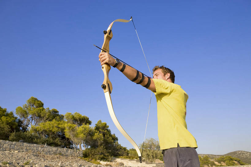西方人,一个人,运动员,站,举,横图,室外,白天,仰视,T恤衫,锻炼,快乐,比赛,运动,竞争,射箭,山,山脉,树林,植物,希腊,欧洲,欧洲人,仅一个男性,仅一个人,握,阴影,服装,光线,弓箭,影子,山峰,山峦,T恤,注视,休闲装,娱乐,树,树木,仅一个年轻男性,衣服,黄色,蓝色,绿色,蓝天,天空,阳光,自然,群山,天,观察,看,托,站着,休闲,休闲服,握着,服饰,生长,晴朗,成长,观看,察看,体育运动,关注,箭术,希腊共和国,万里无云,伯罗奔尼撒,伯罗奔尼撒半岛,体育,射箭比赛,射箭赛,射箭运动,男人,男性,年轻男性,白种人,晴空,晴空万里,体育运动员,运动选手,举起,举手,举着,向上举,向上伸,向上托,站立,半身,彩图,低角度拍摄,健身,射箭运动员
