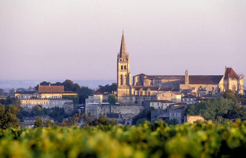 无人,家,教堂,横图,室外,白天,正面,旅游,度假,标志建筑,地标,建筑,法国,欧洲,节日,朦胧,模糊,时间,时钟,房屋,屋子,计时,文化,娱乐,建设,楼房,架子,住宅,天空,钟表,天,祈祷,享受,休闲,健康,表,旅游胜地,放松,许愿,宗教,信仰,纪念,支撑,祈求,固定,西欧,法兰西,葡萄架,信念,法兰西共和国,首府,波尔多,阿基坦,法兰西第五共和国,塔钟,亚魁当,波尔多市,吉伦特省,阿基坦大区,吉伦特,平安,钟,彩图,房子,大教堂,礼拜堂,圣埃美隆