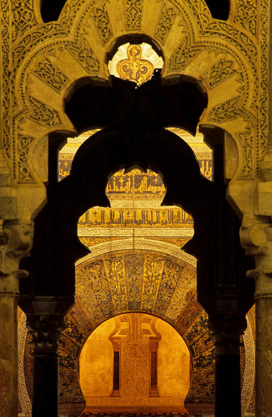 无人,竖图,室内,白天,正面,旅游,度假,名胜古迹,标志建筑,地标,建筑,雕塑,西班牙,欧洲,阴影,节日,遗迹,艺术,装饰,反射,雕刻,雕像,影子,墙,古迹,文化,文物,娱乐,建设,古建筑,安达卢西亚,墙壁,墙面,工艺品,祈祷,享受,休闲,健康,旅游胜地,放松,许愿,宗教,信仰,纪念,华丽,修饰,祈求,美术,点缀,伊斯兰教,南欧,主题,安达鲁西亚,清真寺,陈列,古文明,科尔多瓦清真寺,科尔多瓦,西班牙王国,功能,美学,衬托,美观,雅致,雅观,安达卢西亚自治区,科尔多瓦大清真寺,平安,彩图