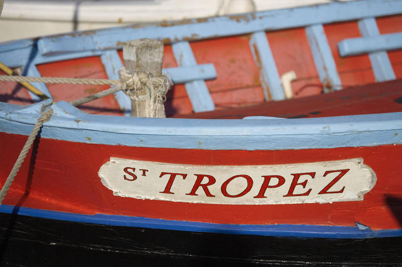 无人,横图,室外,特写,白天,正面,船,法国,欧洲,停靠,阴影,朦胧,模糊,光线,英文,标志,文字,影子,字符,字母,木船,标识,阳光,绳子,交通工具,英文字母,绳索,舟,西欧,停泊,法兰西,载具,缆绳,瓦尔省,法兰西共和国,法兰西第五共和国,普罗旺斯.阿尔卑斯.蓝色海岸,普罗旺斯.阿尔卑斯.蓝色海岸大区,瓦尔,圣特罗佩,彩图