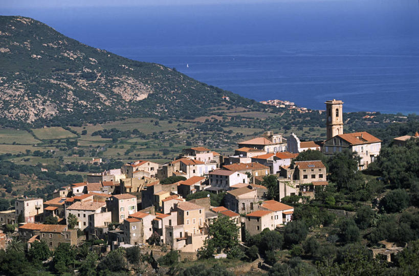 无人,家,横图,室外,白天,正面,度假,草地,草坪,海浪,海洋,美景,山,山脉,树林,植物,城市风光,城市,法国,欧洲,阴影,光线,影子,房屋,屋子,景观,浪花,山峰,水平线,公寓,辽阔,海平线,山峦,娱乐,洋房,楼房,住宅,草,树,树木,绿色,阳光,自然,海水,群山,享受,休闲,广阔,景色,放松,生长,成长,一望无际,科西嘉,科西嘉岛,西欧,法兰西,海景,法兰西共和国,法兰西第五共和国,无边无际,一马平川,科西嘉大区,大海,风浪,海,海水的波动,近岸浪,涌浪,彩图,房子,上科西嘉,水天相接,水天一线