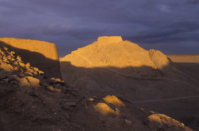 无人,横图,室外,白天,正面,旅游,度假,美景,沙漠,山,山脉,伊朗,亚洲,纹路,纹理,景观,山峰,乌云,云,阴天,云朵,山峦,云彩,娱乐,天空,自然,群山,天,享受,休闲,景色,放松,昏暗,阴沉,自然风光,西亚,肌理,省会,伊朗伊斯兰共和国,亚兹德,亚兹德省,大漠,砂漠,彩图