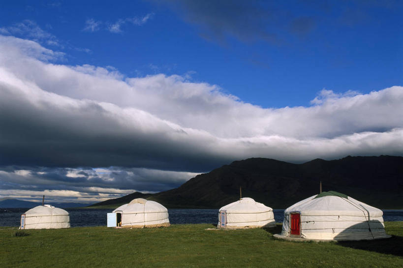 无人,家,横图,室外,白天,正面,旅游,度假,草地,草坪,美景,山,山脉,植物,蒙古,亚洲,阴影,光线,影子,帐篷,房屋,屋子,景观,山峰,云,云朵,山峦,云彩,文化,娱乐,传统,住宅,草,蓝色,绿色,白色,白云,蓝天,天空,阳光,自然,群山,天,四个,享受,休闲,景色,便捷,放松,晴朗,便利,自然风光,东亚,蒙古包,毡房,草原之国,蒙古国,外蒙,外蒙古,晴空,彩图,房子,小屋,毡包,穹庐,毡帐,后杭爱盟,后杭爱省