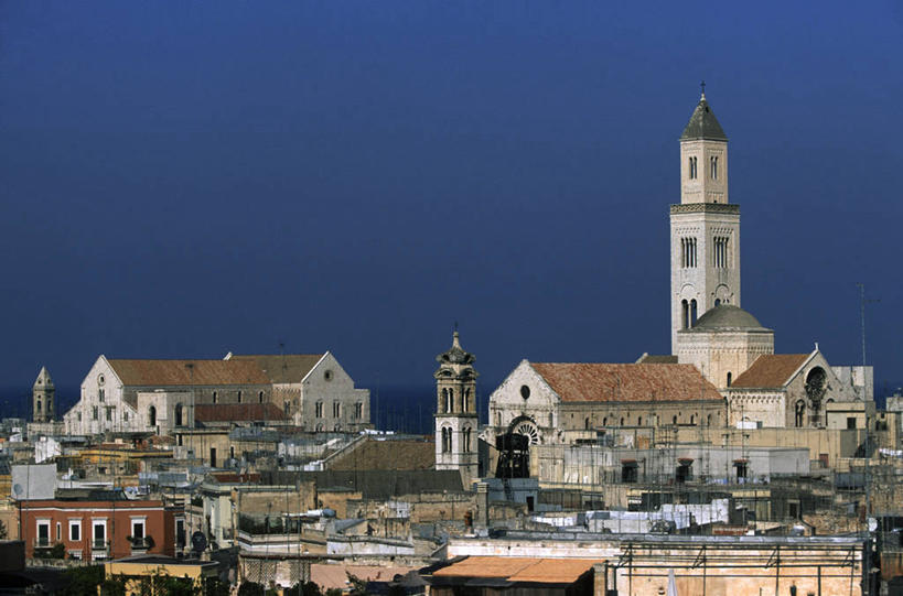 无人,高楼大厦,教堂,横图,室外,白天,正面,度假,美景,城市风光,标志建筑,城市,大厦,地标,建筑,摩天大楼,意大利,欧洲,节日,屋顶,景观,建筑群,顶棚,文化,娱乐,建设,蓝色,蓝天,天空,天,祈祷,享受,休闲,健康,景色,放松,许愿,宗教,信仰,纪念,祈求,南欧,信念,意大利共和国,普里亚大区,普利亚,平安,彩图,大教堂,大楼,高层建筑,高楼,礼拜堂,摩天楼,巴里省