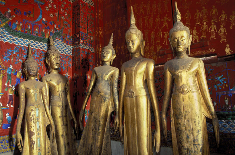 东方人,无人,站,横图,室内,白天,正面,民族服装,旅游,度假,名胜古迹,标志建筑,地标,建筑,雕塑,老挝,亚洲,五个人,阴影,遗迹,艺术,装饰,反射,化学,金属,雕刻,雕像,影子,墙,许多人,注视,黄种人,古迹,文物,娱乐,建设,古建筑,墙壁,墙面,晶体,工艺品,观察,看,站着,一群人,享受,休闲,旅游胜地,放松,东南亚,观看,纪念,美术,察看,关注,主题,陈列,古文明,功能,美学,老挝人民民主共和国,琅勃拉邦省,香通寺,年轻女性,女人,女性,亚洲人,站立,半身,彩图,传统服装,民俗服,碱土金属,锶