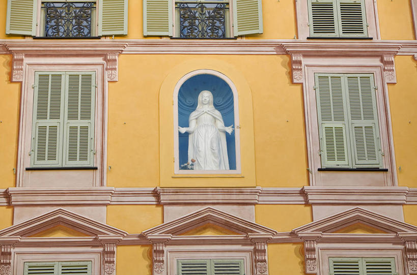 西方人,一个人,无人,家,站,横图,室外,白天,仰视,度假,美景,窗户,城市风光,城市,雕塑,法国,欧洲,欧洲人,仅一个女性,仅一个人,圣母,圣母玛利亚,节日,艺术,装饰,雕刻,雕像,房屋,墙,屋子,景观,公寓,文化,娱乐,洋房,楼房,玻璃窗,墙壁,墙面,住宅,工艺品,祈祷,站着,仅一个中年女性,享受,休闲,健康,景色,放松,许愿,宗教,信仰,纪念,祈求,美术,基督教,西欧,天主教,法兰西,主题,陈列,滨海阿尔卑斯,玛利亚,法兰西共和国,一尊,功能,美学,法兰西第五共和国,普罗旺斯.阿尔卑斯.蓝色海岸,普罗旺斯.阿尔卑斯.蓝色海岸大区,滨海阿尔卑斯省,圣女,平安,女人,女性,中年女性,白种人,站立,半身,彩图,低角度拍摄,房子,芒通