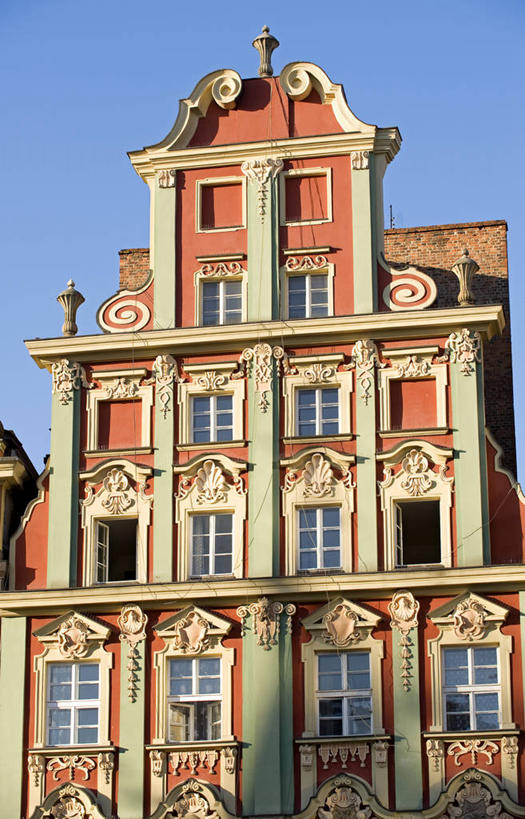 无人,家,竖图,室外,白天,仰视,度假,美景,窗户,城市风光,城市,欧洲,波兰,阴影,光线,影子,房屋,墙,屋子,景观,公寓,娱乐,洋房,楼房,玻璃窗,墙壁,墙面,住宅,蓝色,蓝天,天空,阳光,天,享受,休闲,景色,放松,晴朗,中欧,万里无云,省会,波兰共和国,弗罗茨瓦夫,下西里西亚省,晴空,晴空万里,彩图,低角度拍摄,房子