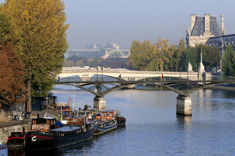 无人,家,横图,室外,白天,正面,旅游,度假,河流,名胜古迹,水,植物,标志建筑,地标,建筑,轮船,桥梁,船,法国,巴黎,欧洲,阴影,波纹,遗迹,光线,影子,房屋,屋子,河水,水流,公寓,桥,涟漪,首都,古迹,文物,娱乐,建设,古建筑,石桥,洋房,楼房,拱桥,住宅,树,树木,蓝色,绿色,倒影,蓝天,水纹,天空,阳光,自然,交通工具,波浪,天,享受,休闲,旅游胜地,放松,拱形,生长,晴朗,成长,人行桥,石拱桥,倒映,西欧,法兰西,载具,塞纳河,古文明,万里无云,法兰西共和国,水晕,法兰西第五共和国,法兰西岛,反照,法兰西岛大区,巴黎艺术桥,艺术桥,晴空,晴空万里,彩图,房子,巴黎省,巴黎市