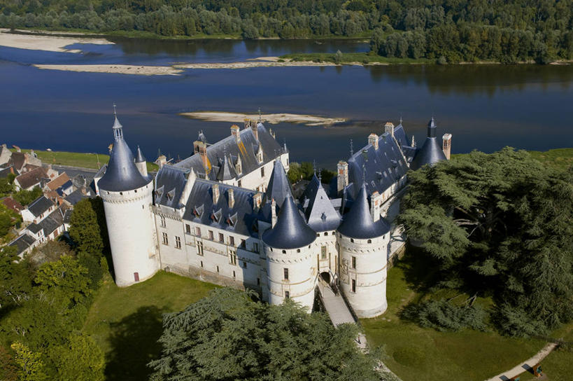 无人,家,横图,室外,白天,正面,旅游,度假,草地,草坪,河流,名胜古迹,树林,水,植物,标志建筑,地标,建筑,法国,欧洲,阴影,波纹,遗迹,光线,影子,堡垒,城堡,房屋,屋子,河水,水流,公寓,涟漪,古迹,文物,娱乐,建设,古建筑,洋房,楼房,住宅,草,树,树木,绿色,倒影,水纹,阳光,自然,波浪,享受,休闲,旅游胜地,放松,生长,成长,倒映,西欧,要塞,法兰西,古文明,法兰西共和国,水晕,法兰西第五共和国,反照,设防,卢瓦尔.谢尔省,中央大区,彩图,房子