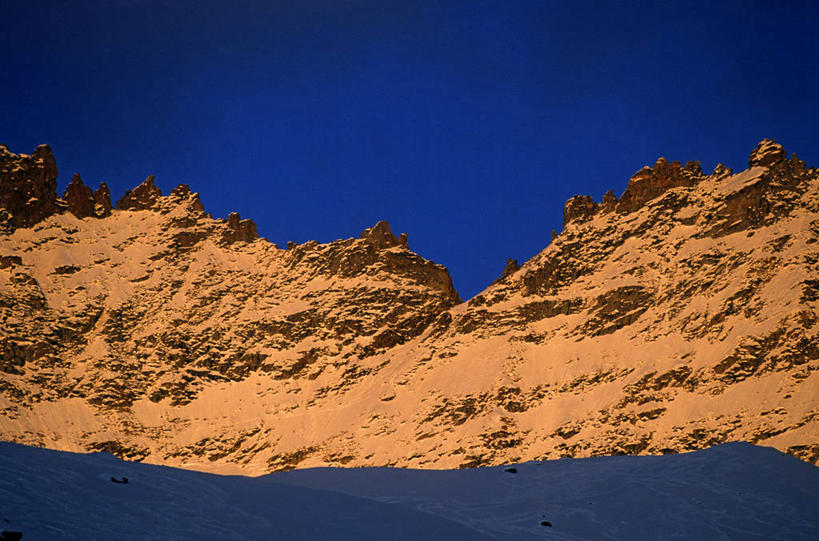 无人,公园,横图,室外,白天,正面,旅游,度假,石头,美景,山,雪,雪山,大雪,意大利,欧洲,阴影,光线,石子,影子,冰,积雪,景观,山峰,雪景,冬季,冬天,山峦,娱乐,蓝色,蓝天,天空,阳光,自然,天,享受,休闲,景色,放松,寒冷,晴朗,冰冷,国家公园,南欧,自然风光,万里无云,意大利共和国,首府,严寒,冰凉,酷寒,凛冽,凛凛,极冷,奥斯塔,瓦莱达奥斯塔,瓦莱达奥斯塔大区,大帕拉迪索国家公园,石块,岩石,晴空,晴空万里,彩图