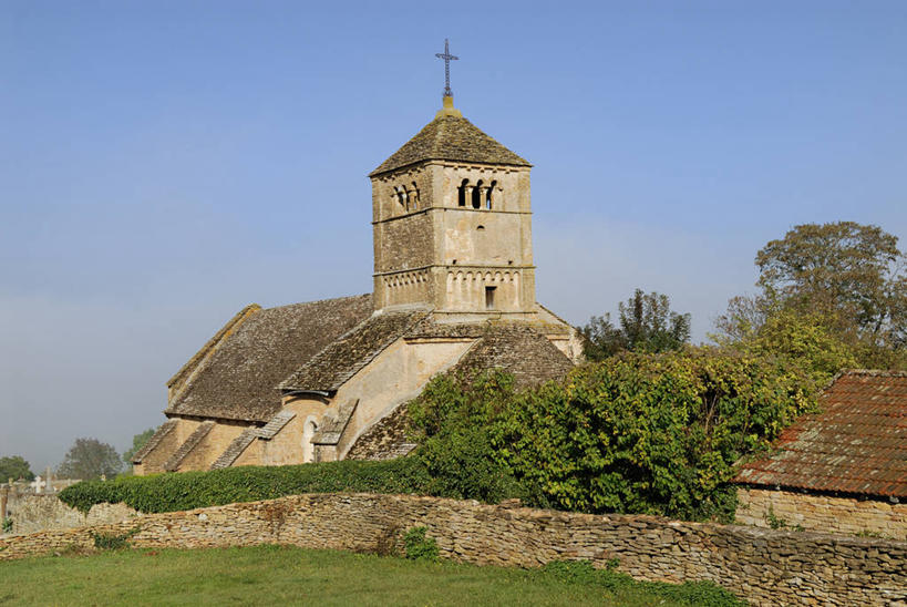 无人,家,教堂,横图,室外,白天,正面,旅游,度假,草地,草坪,名胜古迹,植物,标志建筑,地标,建筑,法国,欧洲,阴影,节日,遗迹,光线,影子,房屋,墙,屋子,古迹,文化,文物,娱乐,建设,古建筑,楼房,墙壁,墙面,住宅,草,树,树木,蓝色,绿色,蓝天,天空,阳光,自然,天,祈祷,享受,休闲,健康,旅游胜地,放松,许愿,宗教,信仰,生长,晴朗,成长,纪念,祈求,基督教,勃艮第,西欧,天主教,法兰西,信念,古文明,万里无云,法兰西共和国,法兰西第五共和国,勃艮第大区,索恩.卢瓦尔省,平安,晴空,晴空万里,彩图,房子,大教堂,礼拜堂