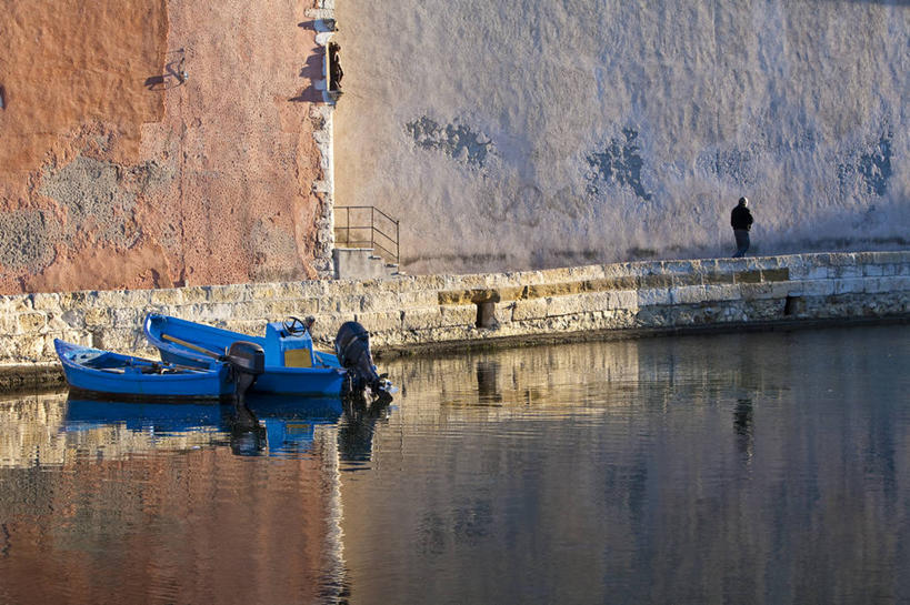 无人,码头,横图,室外,白天,正面,度假,河流,美景,水,城市风光,城市,港口,船,法国,欧洲,阴影,波纹,光线,影子,墙,河水,景观,水流,涟漪,娱乐,墙壁,墙面,倒影,水纹,阳光,交通工具,波浪,享受,休闲,景色,放松,充气船,倒映,西欧,法兰西,载具,法兰西共和国,水晕,法兰西第五共和国,反照,普罗旺斯.阿尔卑斯.蓝色海岸,普罗旺斯.阿尔卑斯.蓝色海岸大区,罗讷河口省,罗讷河口,彩图,摆渡口,埠头,渡口,渡头,港湾,海港,货运码头,口岸,商港,马尔蒂盖