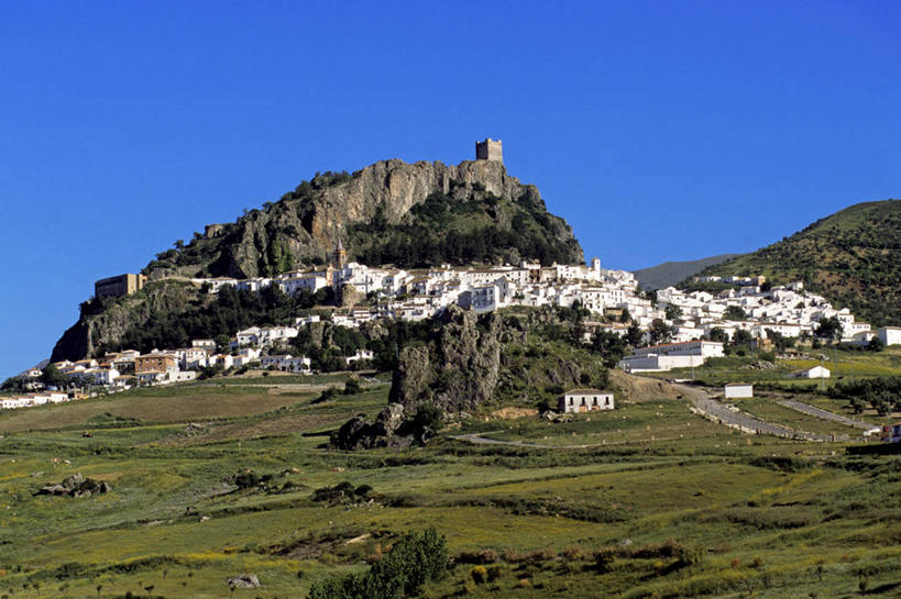 无人,家,横图,室外,白天,正面,旅游,度假,草地,草坪,石头,美景,山,山脉,植物,西班牙,欧洲,阴影,光线,石子,影子,房屋,屋子,景观,山峰,山峦,娱乐,楼房,安达卢西亚,住宅,草,树,树木,蓝色,绿色,蓝天,天空,阳光,自然,群山,天,享受,休闲,景色,放松,生长,晴朗,成长,南欧,自然风光,安达鲁西亚,马拉加省,万里无云,马拉加,西班牙王国,安达卢西亚自治区,石块,岩石,晴空,晴空万里,彩图,房子