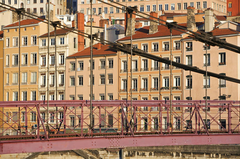 无人,家,码头,横图,室外,白天,正面,旅游,度假,美景,窗户,城市风光,城市,大桥,港口,建筑,桥梁,法国,欧洲,阴影,光线,影子,房屋,墙,屋子,景观,公寓,斜拉桥,桥,娱乐,建设,洋房,楼房,玻璃窗,墙壁,墙面,住宅,阳光,享受,休闲,景色,放松,西欧,法兰西,法兰西共和国,首府,里昂,法兰西第五共和国,斜张桥,罗讷省,彩图,房子,摆渡口,埠头,渡口,渡头,港湾,海港,货运码头,口岸,商港,罗讷.阿尔卑斯,罗讷.阿尔卑斯大区