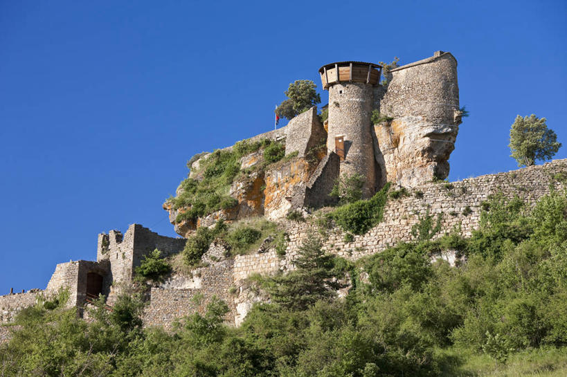 无人,横图,室外,白天,仰视,旅游,度假,石头,名胜古迹,峡谷,植物,标志建筑,地标,建筑,法国,欧洲,阴影,遗迹,光线,石子,影子,堡垒,城堡,墙,山谷,古迹,文物,娱乐,建设,古建筑,墙壁,墙面,树,树木,蓝色,绿色,蓝天,天空,阳光,自然,天,享受,休闲,旅游胜地,放松,生长,晴朗,成长,西欧,要塞,岩层,法兰西,古文明,万里无云,法兰西共和国,法兰西第五共和国,南部.比利牛斯,设防,阿韦龙省,南部.比利牛斯大区,石块,岩石,晴空,晴空万里,彩图,低角度拍摄