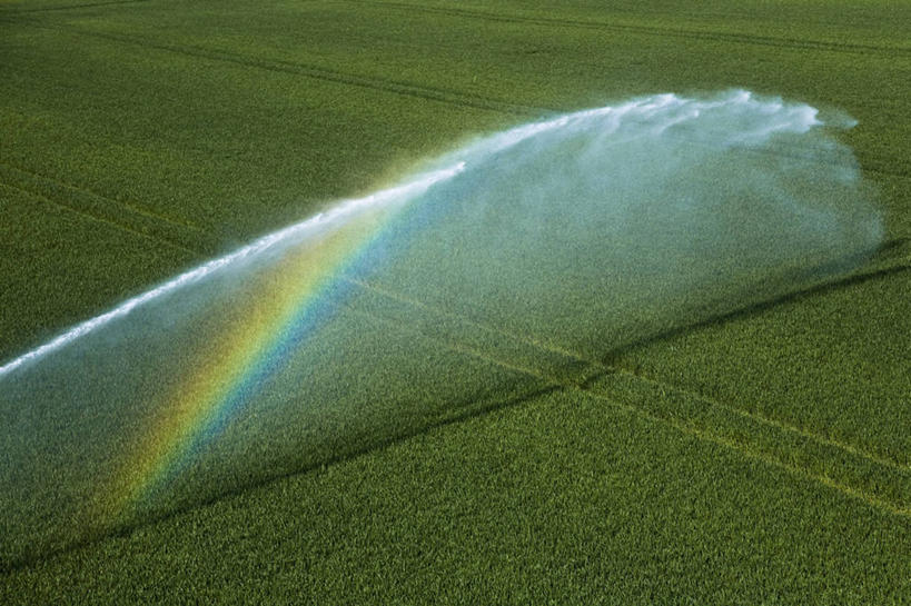 无人,农田,横图,俯视,航拍,室外,白天,旅游,度假,农业,庄稼,农作物,彩虹,美景,水,汽车,法国,欧洲,阴影,飞溅,溅,光线,液体,影子,景观,水滴,娱乐,车,水珠,阳光,自然,交通工具,享受,休闲,机械,景色,放松,西欧,鸟瞰,喷洒,法兰西,自然风光,载具,法兰西共和国,洒水机,法兰西第五共和国,交通运输,农用机械,卢瓦尔.谢尔省,中央大区,虹,虹桥,七彩虹,天虹,彩图,高角度拍摄,耕地,庄稼田