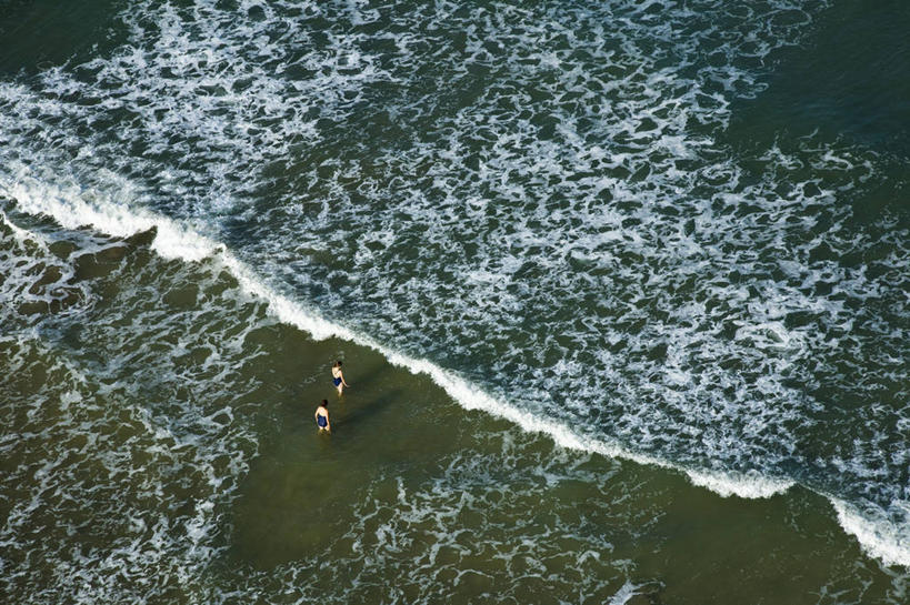 无人,横图,俯视,航拍,室外,白天,旅游,度假,海浪,海洋,美景,沙滩,法国,欧洲,阴影,光线,沙子,影子,海岸,景观,浪花,沙地,娱乐,阳光,自然,海水,享受,休闲,景色,放松,西欧,鸟瞰,法兰西,自然风光,海景,法兰西共和国,法兰西第五共和国,普瓦图.夏朗德,普瓦图.夏朗德大区,滨海夏朗德省,大海,风浪,海,海水的波动,海滩,近岸浪,涌浪,彩图,高角度拍摄,奥莱龙岛,欧雷翁岛