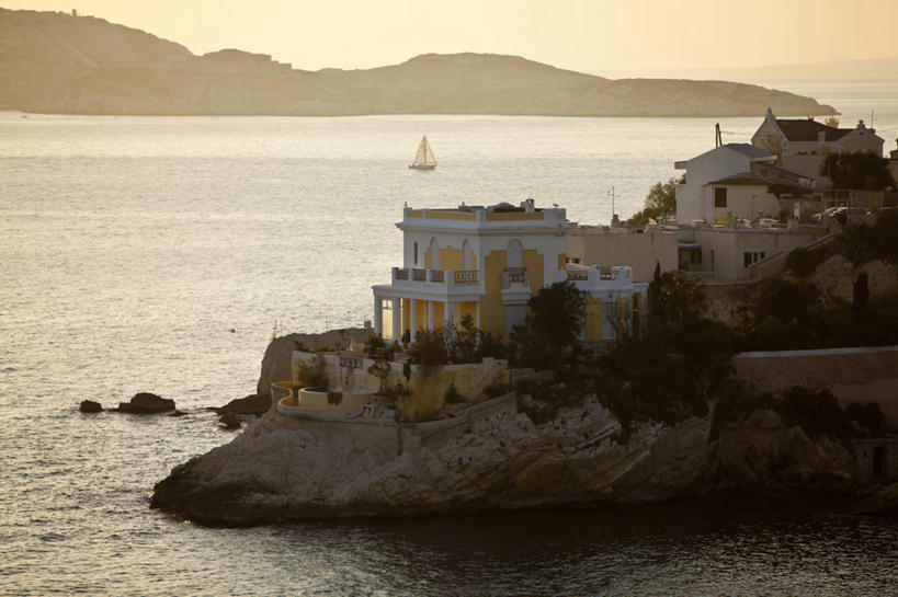 帆船,无人,家,横图,室外,白天,正面,旅游,度假,海浪,海洋,礁石,石头,美景,山,山脉,船,法国,欧洲,一艘,石子,房屋,屋子,景观,浪花,山峰,公寓,山峦,娱乐,洋房,楼房,住宅,天空,自然,海水,交通工具,群山,天,享受,休闲,景色,放松,西欧,法兰西,自然风光,载具,海景,法兰西共和国,法兰西第五共和国,普罗旺斯.阿尔卑斯.蓝色海岸,普罗旺斯.阿尔卑斯.蓝色海岸大区,罗讷河口省,罗讷河口,大海,风浪,海,海水的波动,礁,近岸浪,石块,岩石,涌浪,彩图,房子,莱斯佩尼斯米拉波