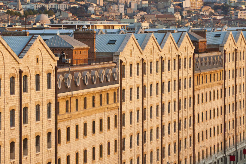 无人,家,横图,室外,白天,正面,旅游,度假,美景,植物,城市风光,城市,建筑,法国,欧洲,阴影,光线,影子,房屋,屋子,景观,公寓,建筑群,娱乐,建设,洋房,楼房,住宅,树,树木,绿色,阳光,自然,享受,休闲,景色,放松,生长,成长,西欧,法兰西,法兰西共和国,法兰西第五共和国,普罗旺斯.阿尔卑斯.蓝色海岸,普罗旺斯.阿尔卑斯.蓝色海岸大区,罗讷河口省,罗讷河口,彩图,房子,马赛区