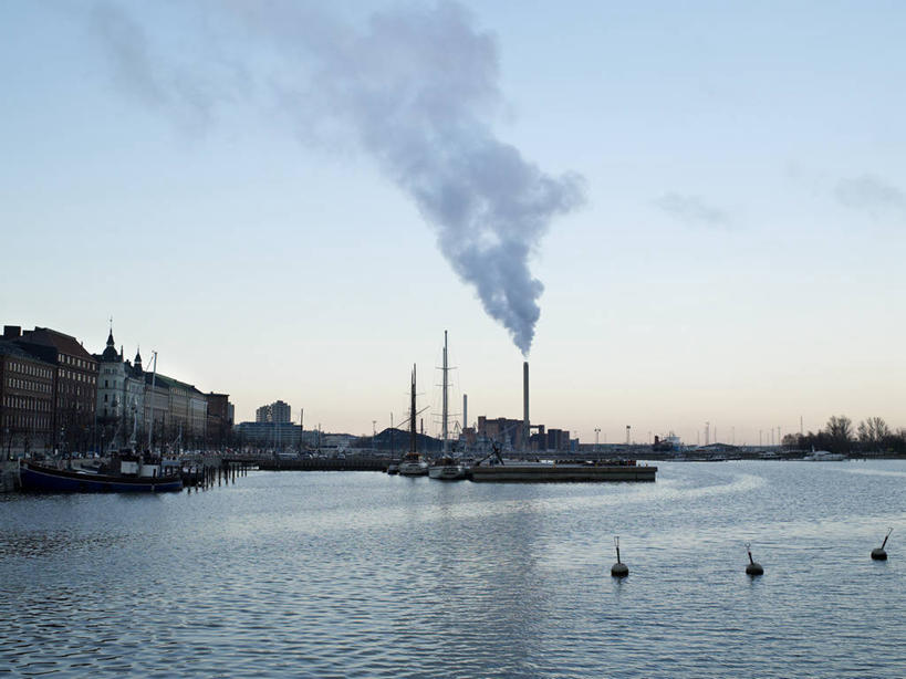 帆船,无人,家,工厂,横图,室外,白天,正面,旅游,度假,烟囱,海浪,海洋,美景,日落,城市风光,城市,建筑,船,欧洲,芬兰,房屋,屋子,景观,浪花,晚霞,霞光,烟雾,落日,公寓,首都,娱乐,建设,洋房,楼房,住宅,海水,黄昏,交通工具,享受,休闲,景色,彩霞,放松,工业,载具,北欧,海景,首府,芬兰共和国,赫尔辛基,夕照,薄暮,南芬兰省,大海,风浪,海,海水的波动,近岸浪,涌浪,夕阳,彩图,傍晚,房子,制造厂,新地,新地区,生产工厂,赫尔辛弗斯,新陆,斜阳