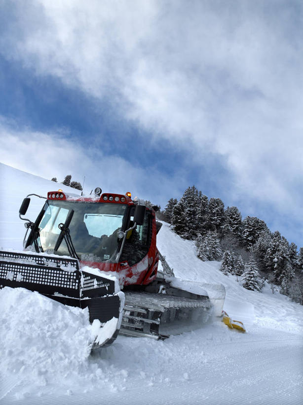 无人,竖图,室外,白天,正面,旅游,度假,机器,美景,山,树林,雪,雪山,植物,大雪,法国,欧洲,一辆,阴影,光线,影子,冰,积雪,景观,山峰,雪景,云,云朵,冬季,冬天,山峦,云彩,娱乐,设备,树,树木,蓝色,绿色,白云,蓝天,天空,阳光,自然,天,享受,休闲,机械,景色,放松,寒冷,生长,晴朗,成长,冰冷,西欧,法兰西,自然风光,法兰西共和国,法兰西第五共和国,严寒,冰凉,酷寒,凛冽,凛凛,极冷,萨瓦省,晴空,彩图,扫雪机,除雪设备,除雪机,罗讷.阿尔卑斯,罗讷.阿尔卑斯大区,高雪维尔,三峡谷,三峡谷滑雪场