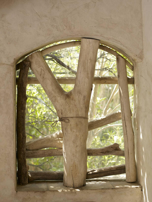 无人,竖图,室外,白天,正面,美景,森林,树林,植物,窗户,法国,欧洲,阴影,光线,影子,墙,景观,树桩,墙壁,墙面,树,树干,树木,绿色,白色,阳光,自然,木桩,景色,生长,成长,西欧,法兰西,自然风光,瓦尔省,法兰西共和国,法兰西第五共和国,普罗旺斯.阿尔卑斯.蓝色海岸,普罗旺斯.阿尔卑斯.蓝色海岸大区,瓦尔,圣特罗佩,彩图