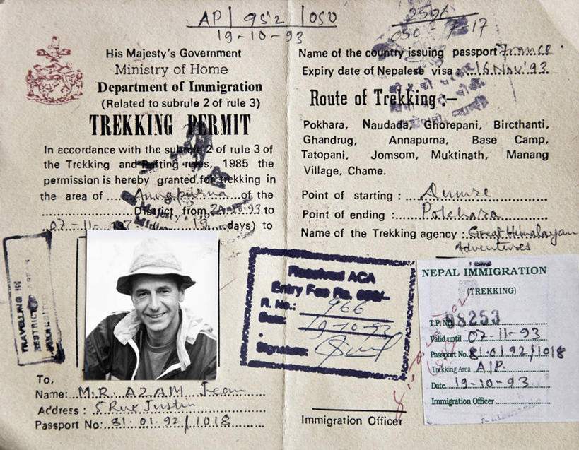 西方人,一个人,无人,笑,微笑,露齿笑,横图,照片,室外,特写,白天,正面,静物,帽子,欧洲,欧洲人,仅一个男性,仅一个人,服装,纹路,英文,标志,文字,纹理,字符,字母,注视,休闲装,标识,仅一个年轻男性,衣服,观察,看,休闲,休闲服,摄影,服饰,观看,英文字母,证明,察看,关注,肌理,男人,男性,年轻男性,白种人,相片,半身,彩图,拍摄,照相,证件