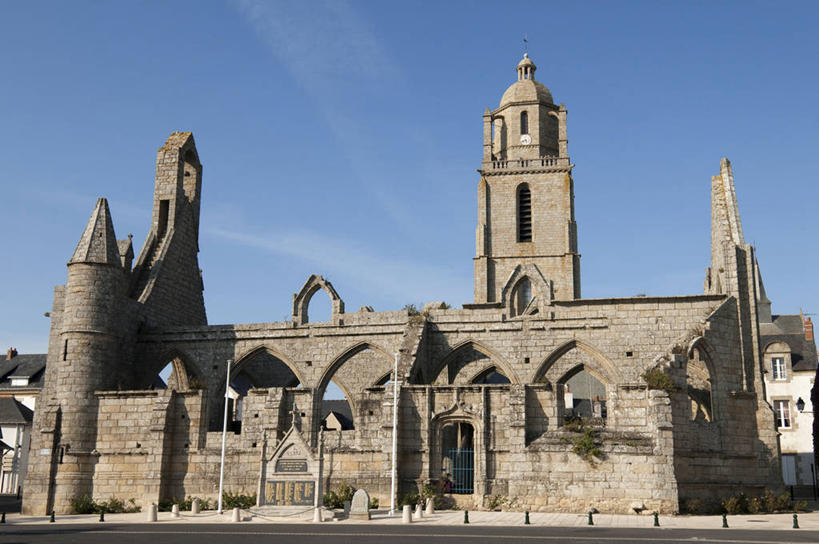 无人,教堂,横图,室外,白天,仰视,旅游,度假,名胜古迹,门,标志建筑,地标,建筑,法国,欧洲,阴影,节日,遗迹,光线,影子,墙,云,云朵,拱门,云彩,古迹,文化,文物,娱乐,建设,古建筑,墙壁,墙面,蓝色,白云,蓝天,天空,阳光,门框,天,祈祷,享受,休闲,健康,旅游胜地,放松,许愿,宗教,信仰,晴朗,纪念,祈求,基督教,西欧,天主教,法兰西,信念,古文明,法兰西共和国,卢瓦尔河地区,法兰西第五共和国,卢瓦尔,卢瓦尔大区,卢瓦尔河大区,平安,晴空,彩图,低角度拍摄,大教堂,礼拜堂,大西洋岸卢瓦尔省,大西洋卢瓦尔省,圣纳泽尔区,滨海巴特