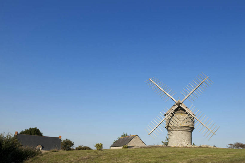 无人,家,横图,室外,白天,正面,旅游,度假,灌溉,草地,草坪,美景,植物,风车,法国,欧洲,阴影,环保,光线,影子,房屋,屋子,景观,娱乐,楼房,住宅,草,树,树木,蓝色,绿色,蓝天,天空,阳光,自然,天,享受,休闲,景色,放松,生长,能源,晴朗,成长,回收,资源,浇灌,荷兰风车,西欧,法兰西,自然风光,利用,低碳,循环,万里无云,法兰西共和国,卢瓦尔河地区,磨坊,法兰西第五共和国,持续,卢瓦尔,卢瓦尔大区,卢瓦尔河大区,晴空,晴空万里,彩图,房子,大西洋岸卢瓦尔省,大西洋卢瓦尔省,盖朗德,杰宏德