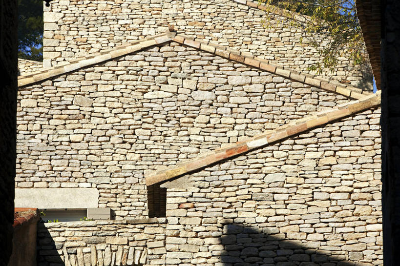 无人,家,横图,室外,白天,正面,旅游,度假,美景,名胜古迹,植物,标志建筑,地标,建筑,法国,欧洲,阴影,遗迹,光线,影子,房屋,墙,屋子,景观,古迹,文物,娱乐,建设,古建筑,楼房,墙壁,墙面,住宅,树,树木,绿色,阳光,自然,享受,休闲,旅游胜地,景色,放松,生长,成长,西欧,沃克吕兹省,法兰西,自然风光,古文明,法兰西共和国,法兰西第五共和国,普罗旺斯.阿尔卑斯.蓝色海岸,普罗旺斯.阿尔卑斯.蓝色海岸大区,彩图,房子,阿普特区,古尔