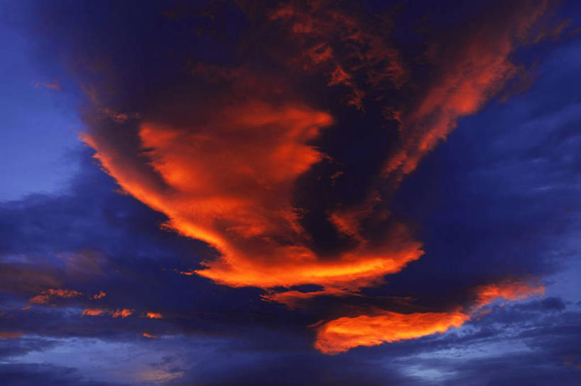 无人,横图,室外,特写,白天,仰视,旅游,度假,美景,日落,法国,欧洲,景观,晚霞,霞光,落日,娱乐,自然,黄昏,享受,休闲,景色,彩霞,放松,西欧,沃克吕兹省,法兰西,自然风光,法兰西共和国,法兰西第五共和国,夕照,薄暮,普罗旺斯.阿尔卑斯.蓝色海岸,普罗旺斯.阿尔卑斯.蓝色海岸大区,夕阳,彩图,低角度拍摄,傍晚,吕贝隆山区,斜阳