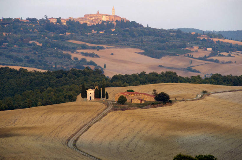 无人,家,农田,横图,俯视,室外,白天,旅游,度假,庄稼,农作物,草地,草坪,美景,植物,道路,路,意大利,欧洲,曲折,弯曲,房屋,屋子,景观,小路,交通,娱乐,楼房,住宅,草,树,树木,绿色,天空,自然,天,享受,休闲,景色,放松,蜿蜒,乡间小路,生长,成长,托斯卡纳,锡耶纳,南欧,自然风光,皮恩扎,意大利共和国,托斯卡纳大区,彩图,高角度拍摄,耕地,庄稼田,房子,阿米亚塔山,奥尔恰谷