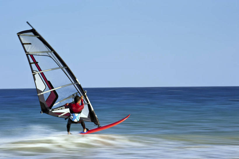 西方人,一个人,站,横图,室外,白天,泳装,锻炼,旅游,度假,运动,海浪,海洋,美景,西班牙,欧洲,非洲,欧洲人,仅一个男性,仅一个人,握,阴影,光线,帆板,影子,景观,浪花,扭头,注视,娱乐,运动器械,仅一个年轻男性,一个,背面,蓝色,蓝天,天空,阳光,自然,海水,天,观察,看,站着,转头,享受,休闲,健身器械,景色,放松,握着,晴朗,单个,观看,察看,加纳利群岛,关注,自然风光,室外运动,加那利群岛,健身器材,户外运动,海景,连体泳衣,万里无云,西班牙王国,富埃特文图拉岛,阿非利加洲,海外领地,拉斯帕尔马斯省,冲浪装备,男人,男性,年轻男性,白种人,大海,风浪,海,海水的波动,近岸浪,涌浪,晴空,晴空万里,站立,彩图,全身,泳衣,健身,运动器材